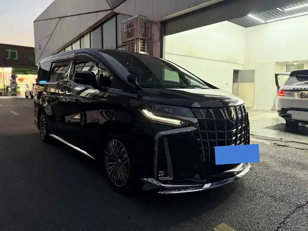 Toyota Alphard — фото 2