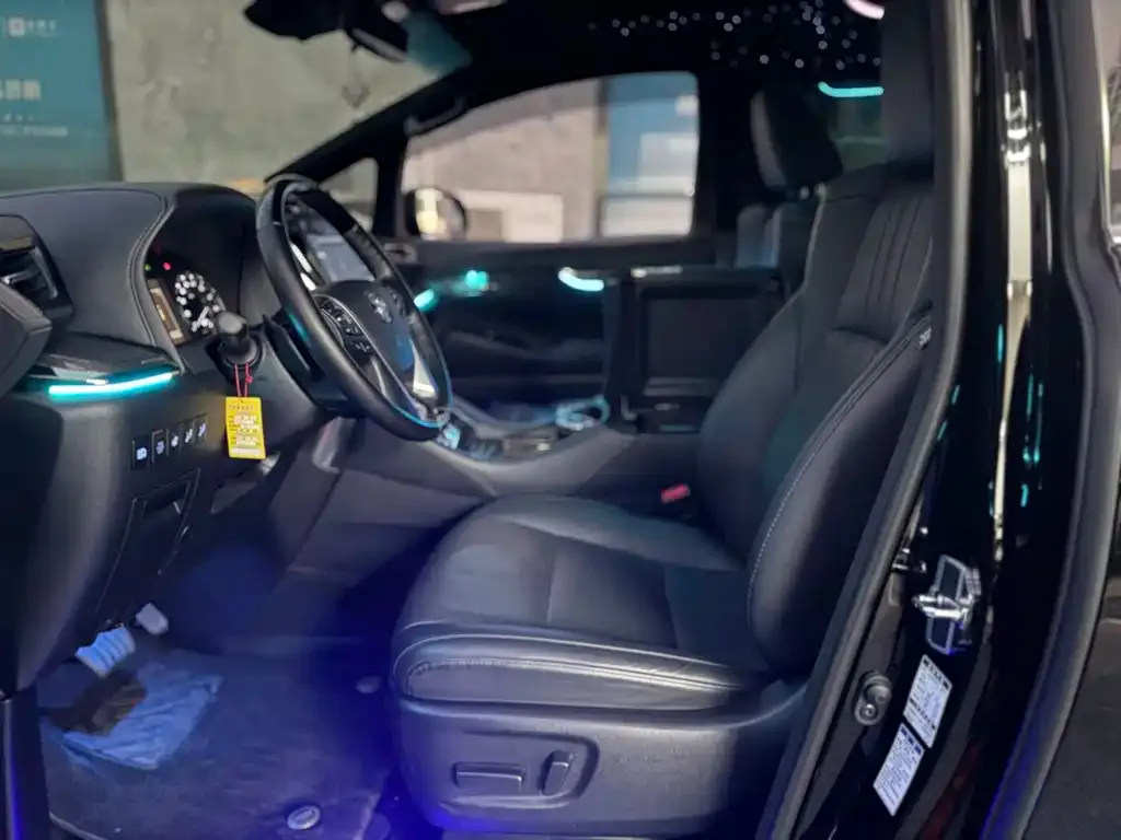 Toyota Alphard — фото 6
