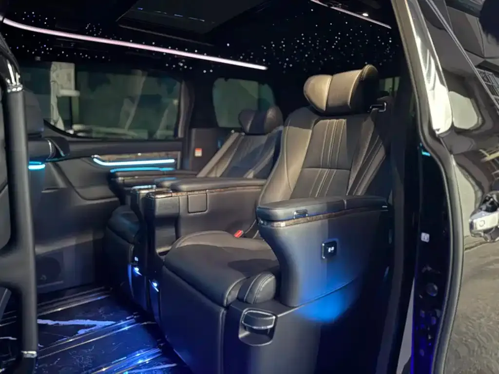 Toyota Alphard — фото 8