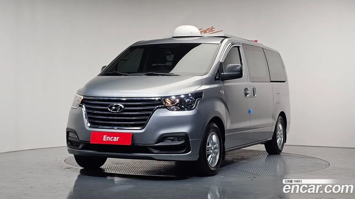 Hyundai Starex — фото 1