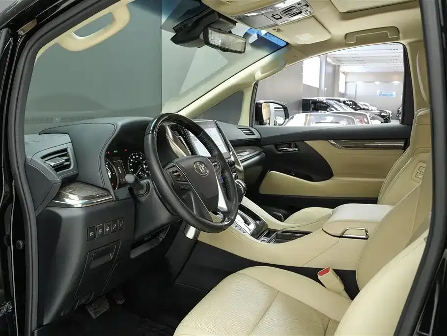 Toyota Alphard — фото 7