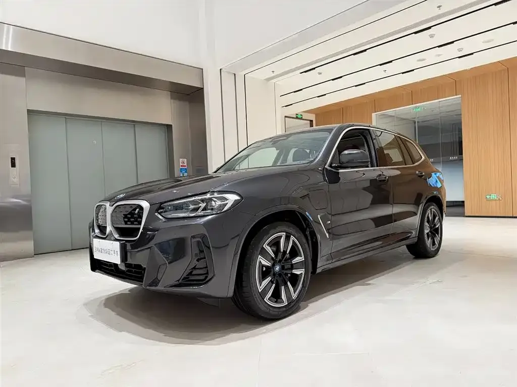 BMW iX3 — фото 1