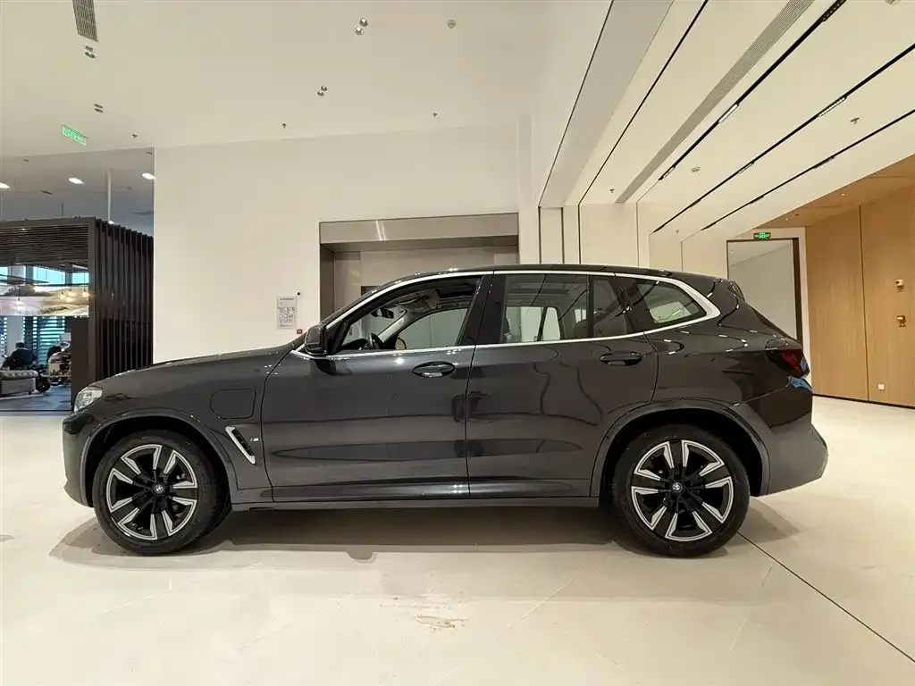 BMW iX3 — фото 3