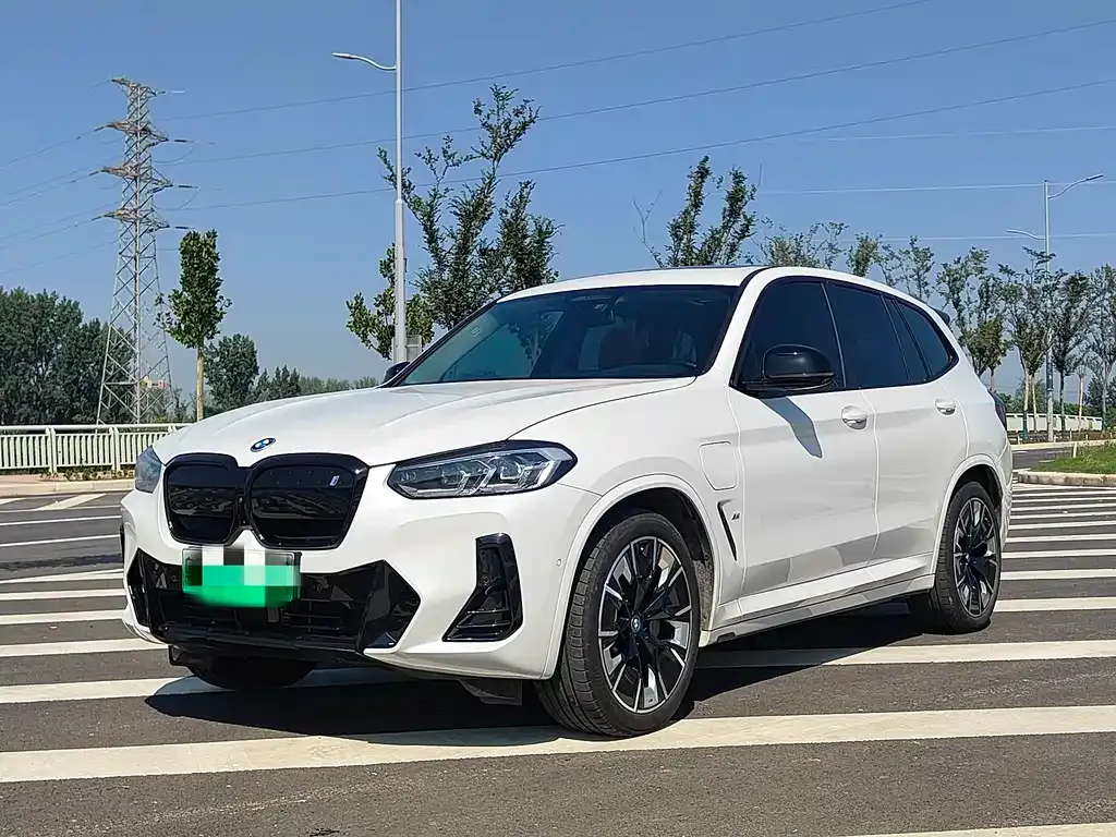 BMW iX3 — фото 1