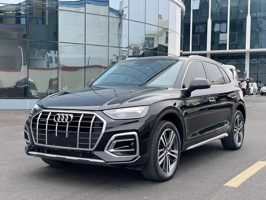 Audi Q5L — фото 1