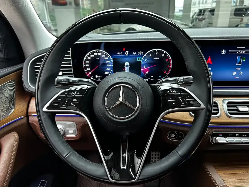 Mercedes-Benz GLS — фото 10