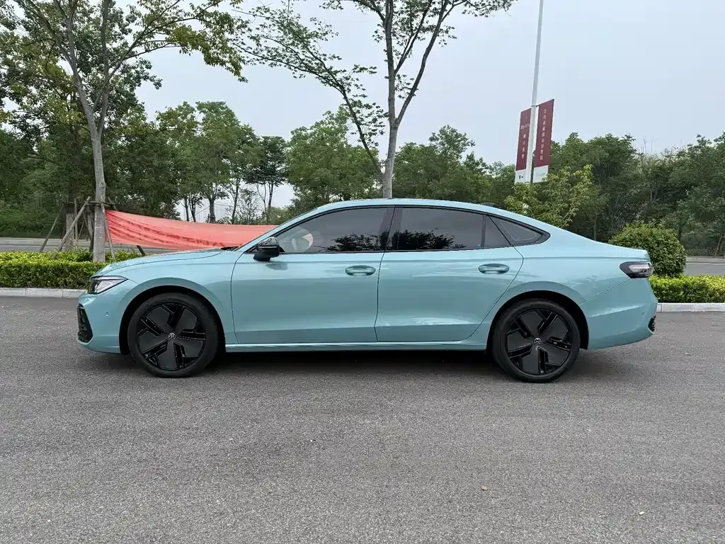 Volkswagen Passat — фото 8