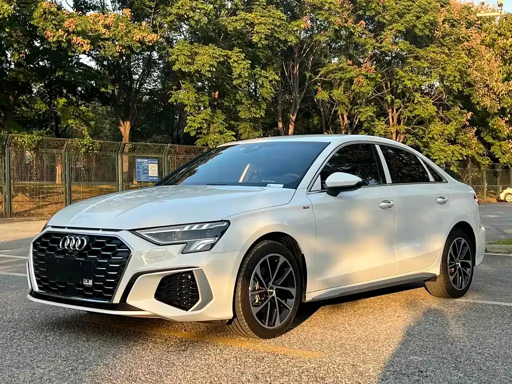 Audi A3 — фото 1