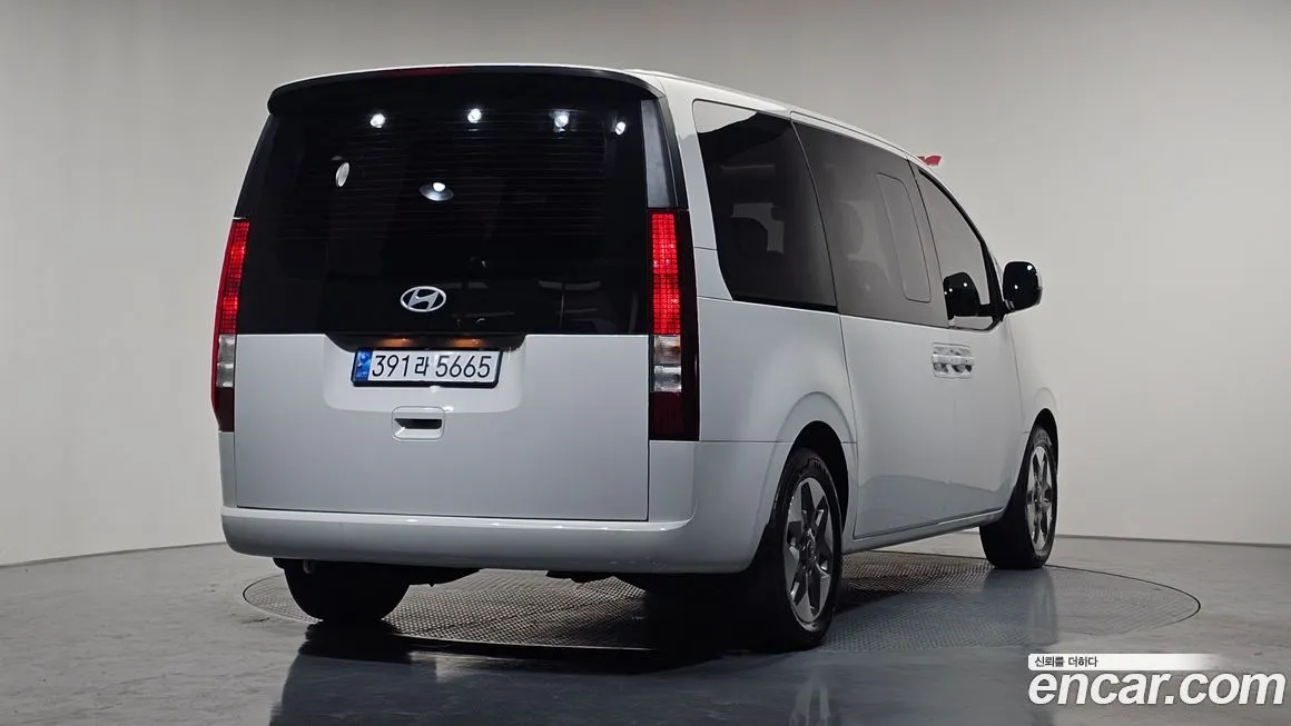 Hyundai Staria — фото 2