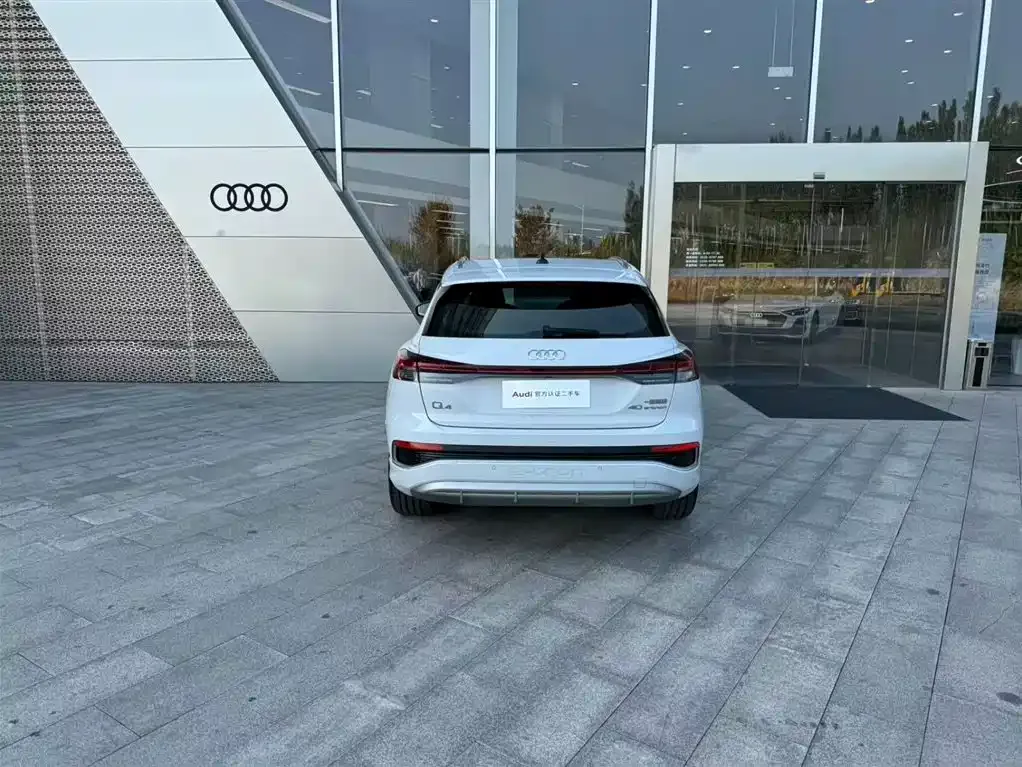 Audi Q4 e-tron — фото 2