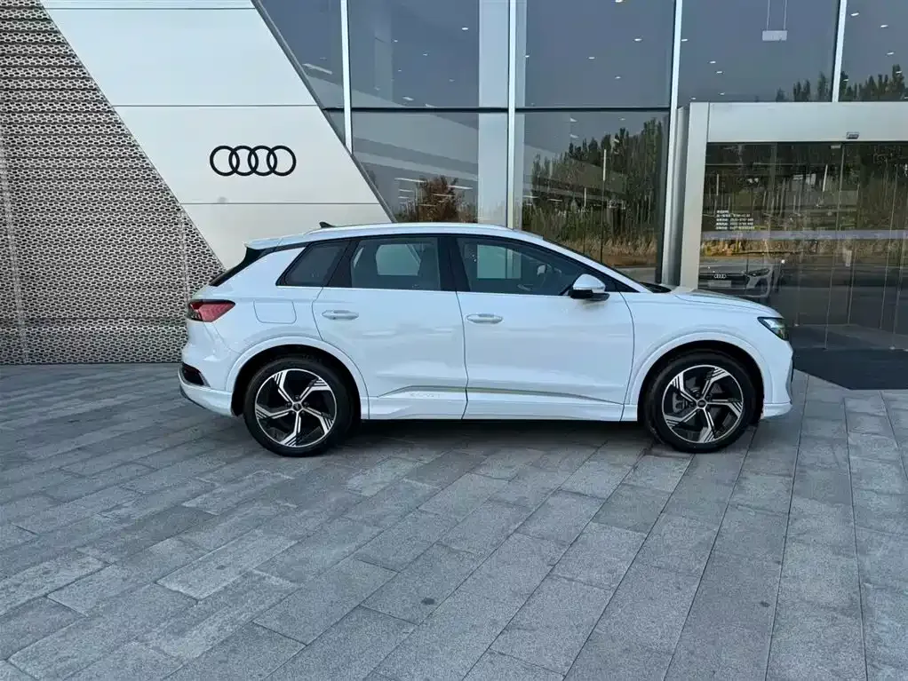 Audi Q4 e-tron — фото 4
