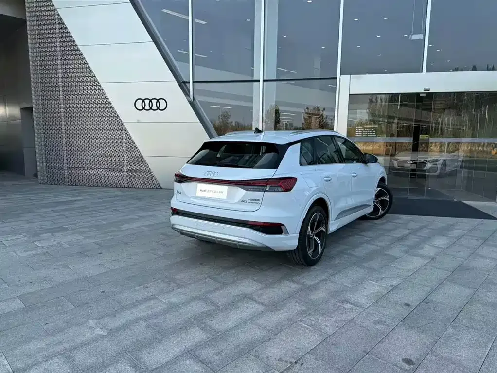Audi Q4 e-tron — фото 5