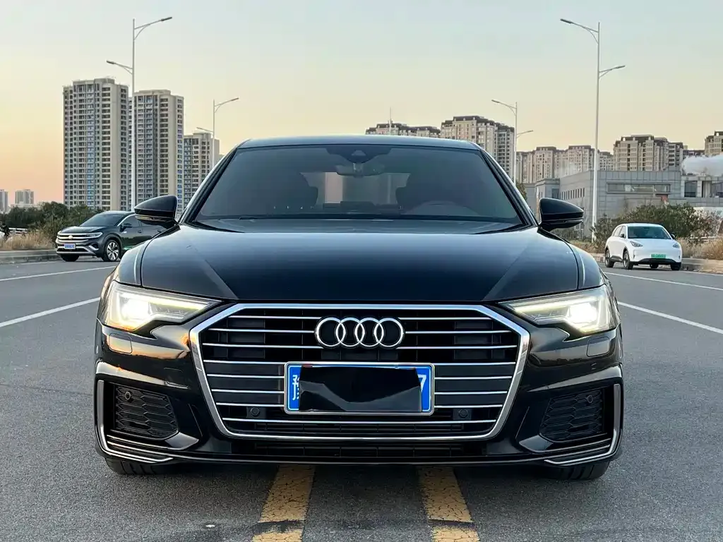 Audi A6L — фото 1