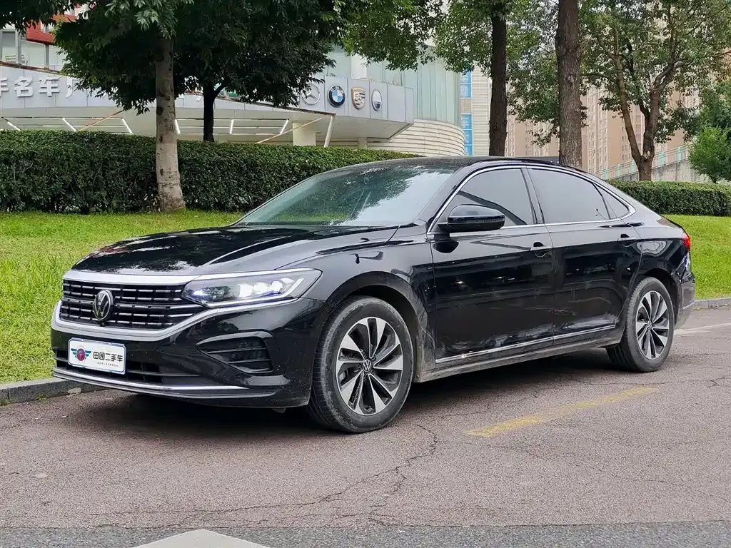 Volkswagen Passat — фото 1