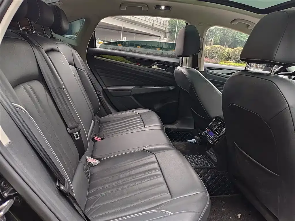 Volkswagen Passat — фото 10