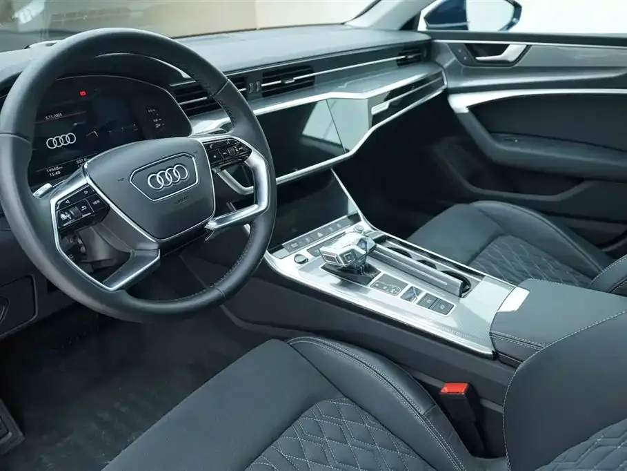 Audi A7L — фото 10