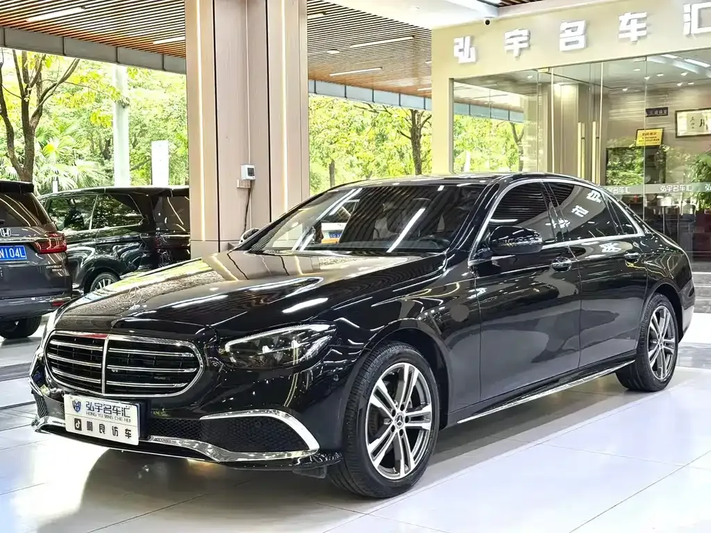 Mercedes-Benz E-Class — фото 1
