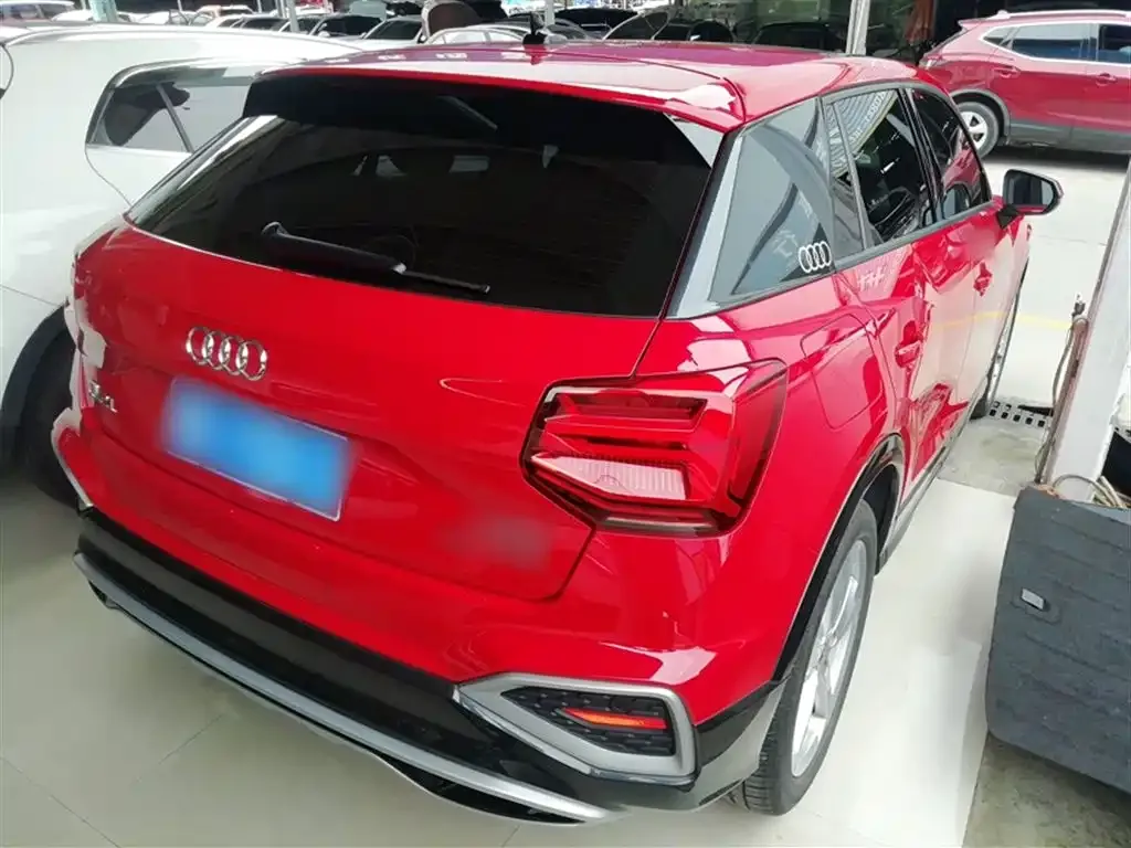 Audi Q2L — фото 5