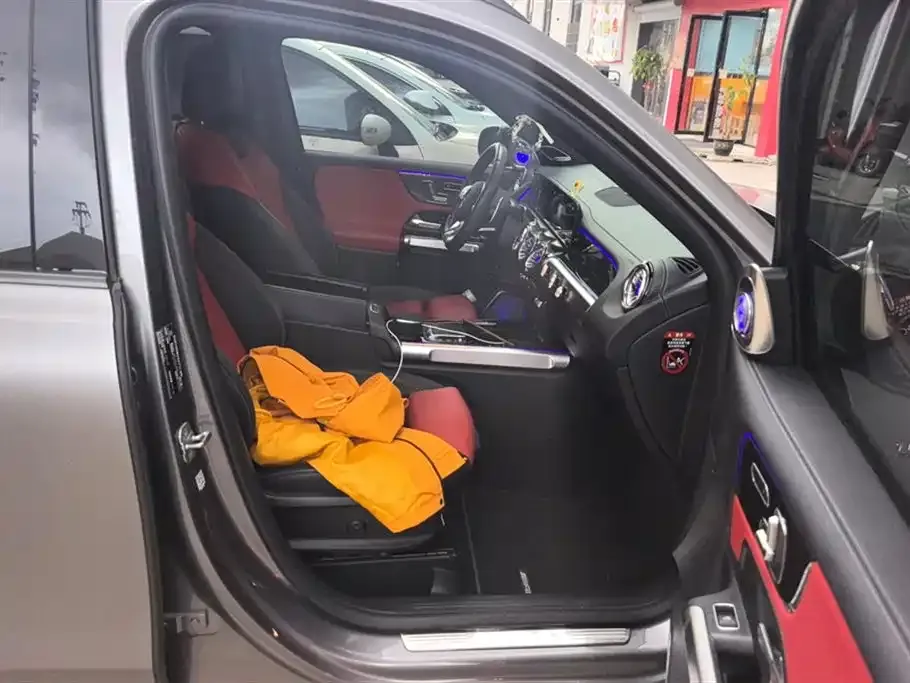 Mercedes-Benz GLB AMG — фото 8