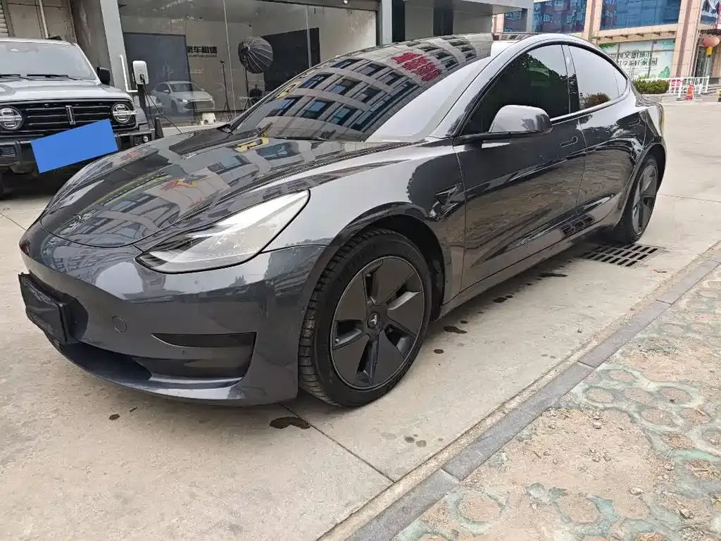Tesla Model 3 — фото 1