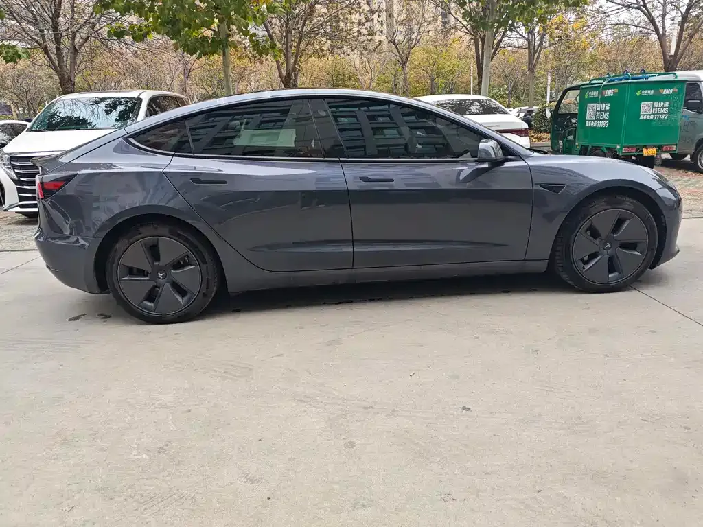Tesla Model 3 — фото 5