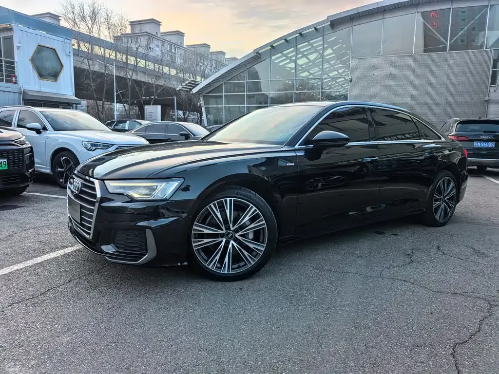 Audi A6L — фото 1