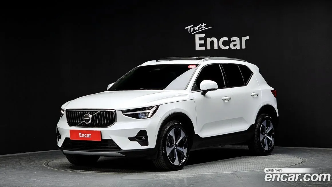 Volvo XC40 — фото 1