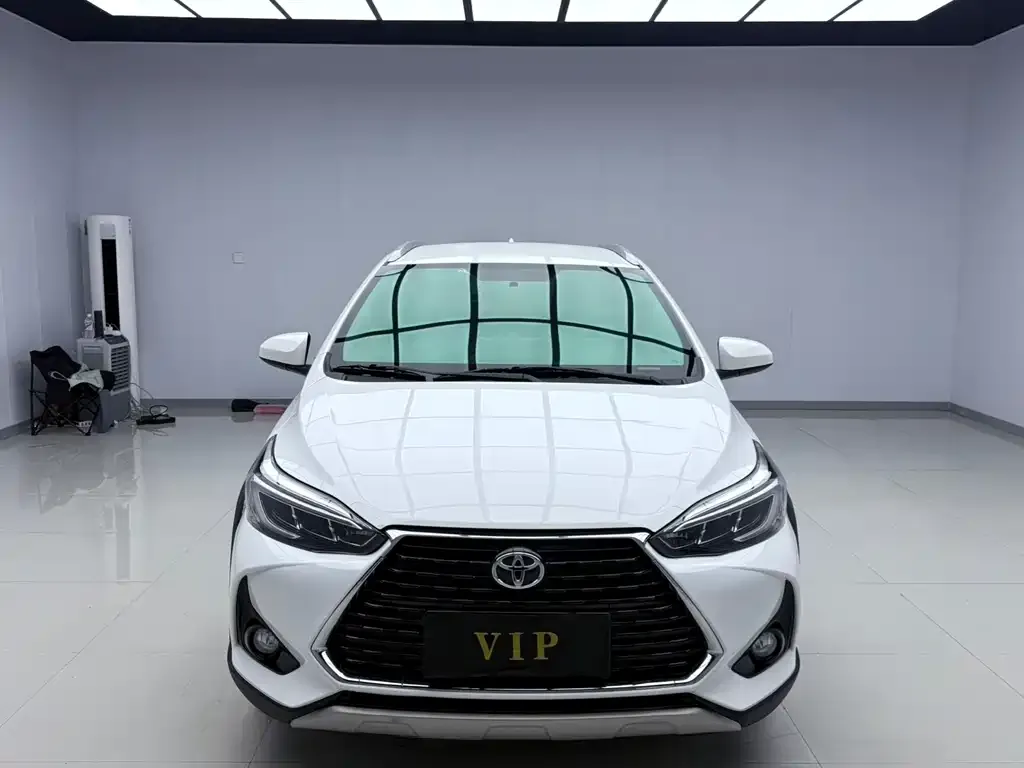 Toyota Yaris L — фото 2