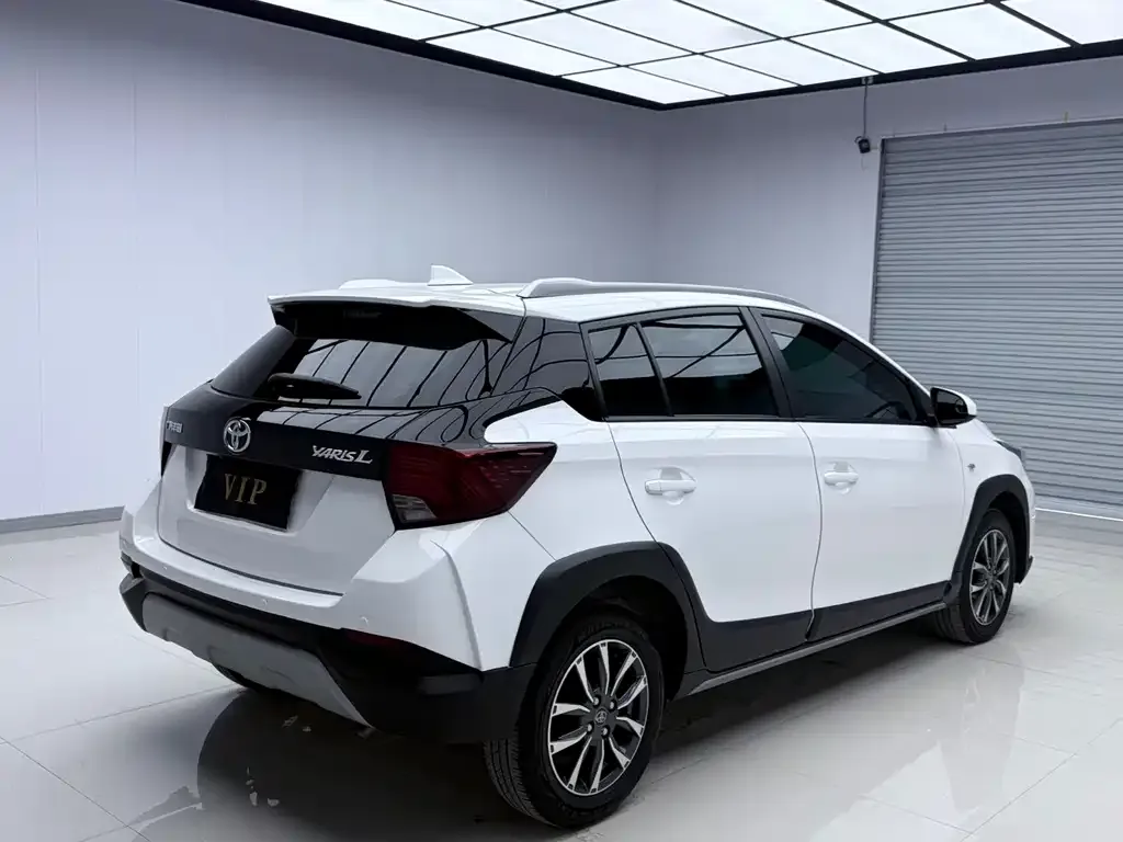 Toyota Yaris L — фото 4