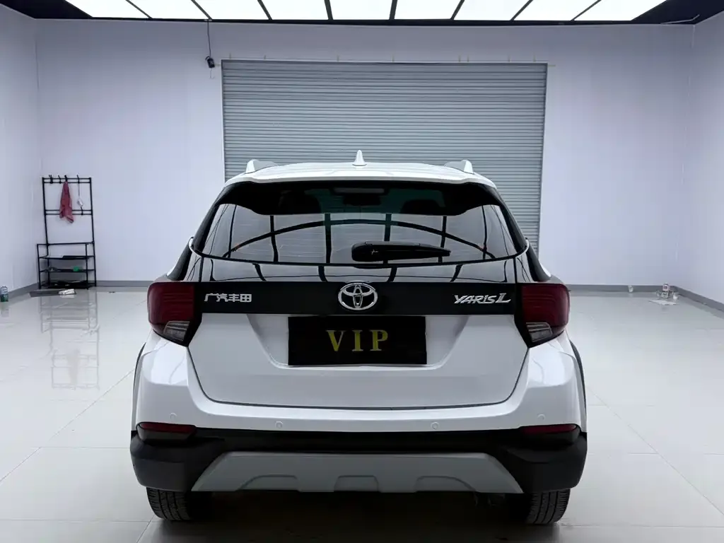 Toyota Yaris L — фото 5
