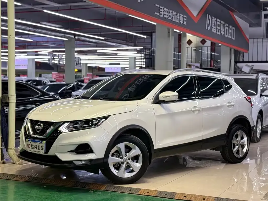 Nissan Qashqai — фото 1