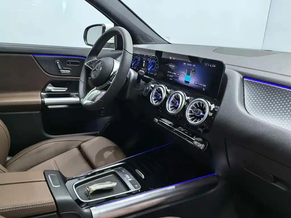 Mercedes-Benz EQA — фото 10