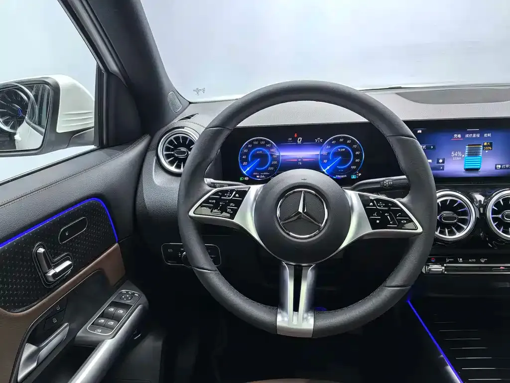 Mercedes-Benz EQA — фото 8