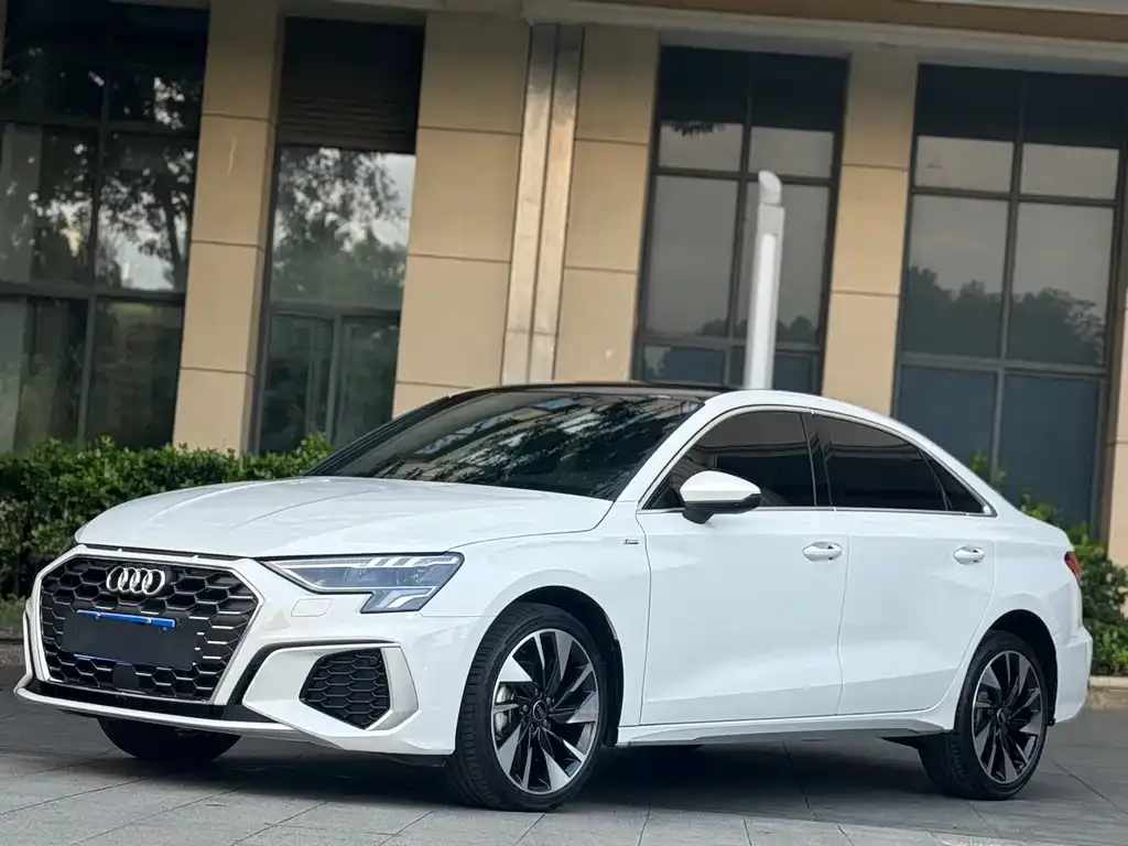 Audi A3 — фото 1