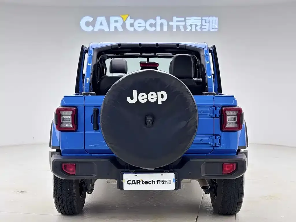 Jeep Wrangler — фото 10