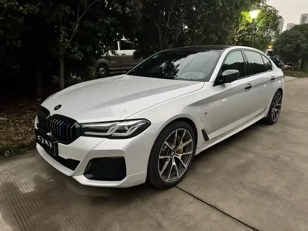 BMW 5 Series New Energy — фото 1