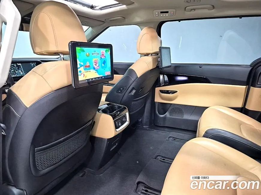 Kia Carnival — фото 10