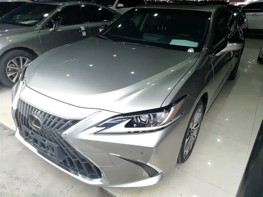 Lexus ES — фото 1