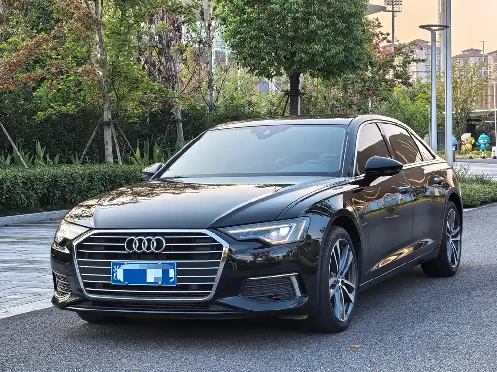 Audi A6L — фото 1