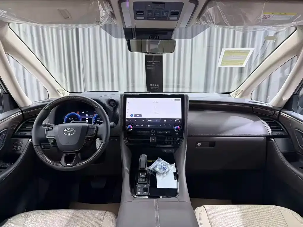 Toyota Alphard — фото 10
