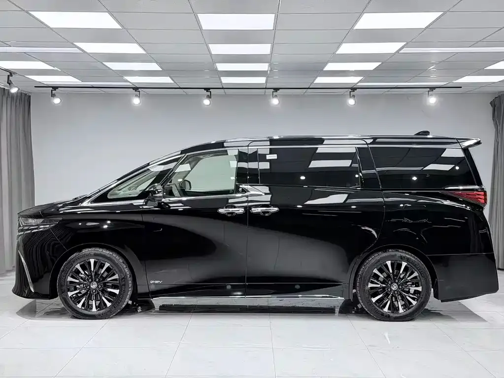 Toyota Alphard — фото 3