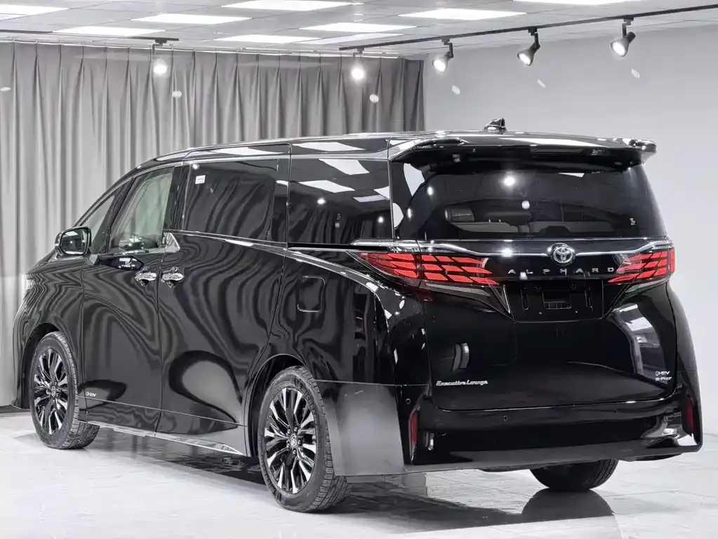 Toyota Alphard — фото 4