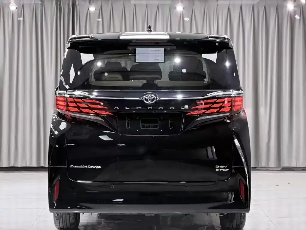 Toyota Alphard — фото 5