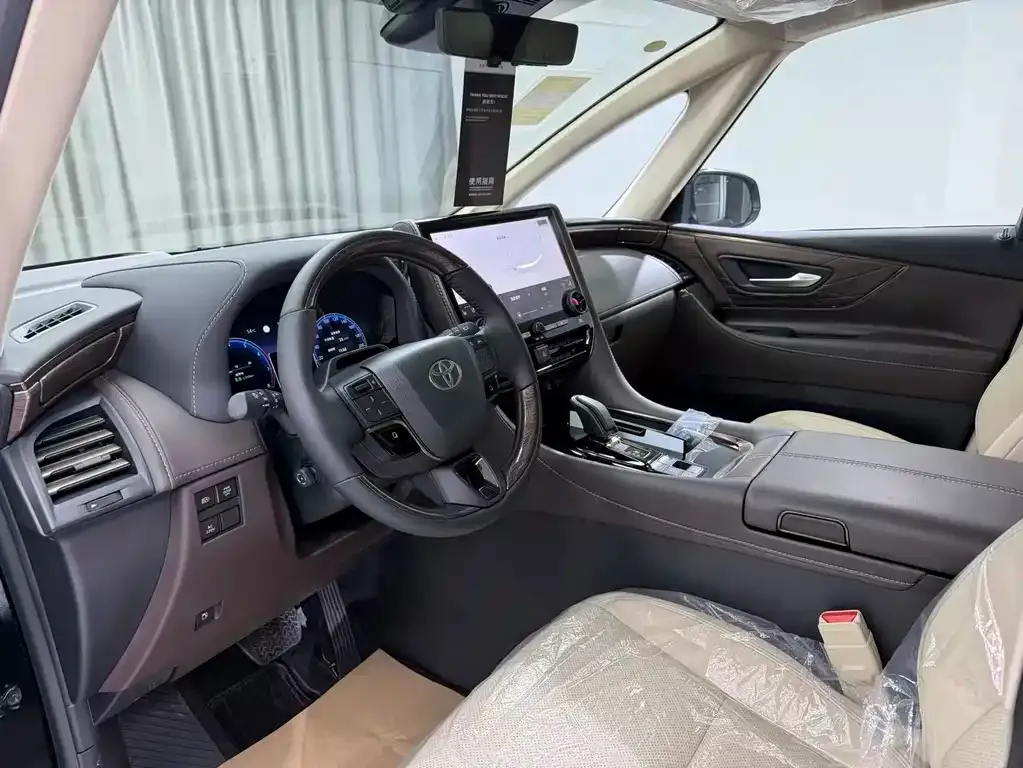 Toyota Alphard — фото 6
