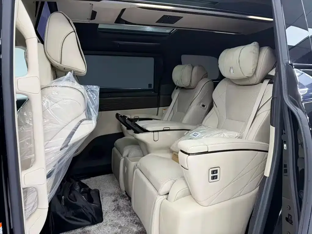 Toyota Alphard — фото 8