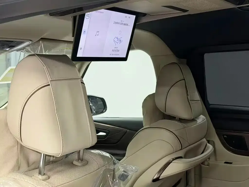 Toyota Alphard — фото 9