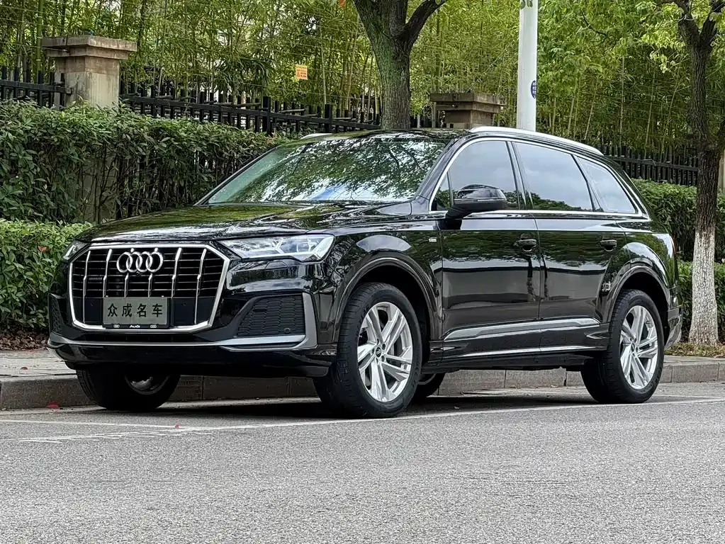 Audi Q7 — фото 1