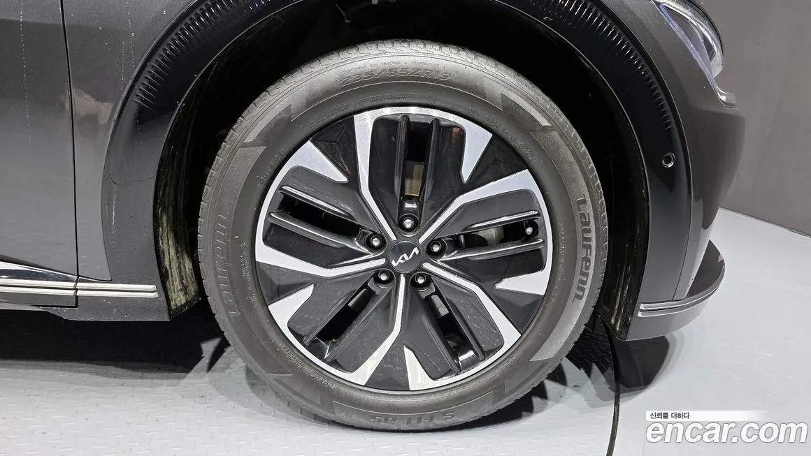 Kia EV6 — фото 5
