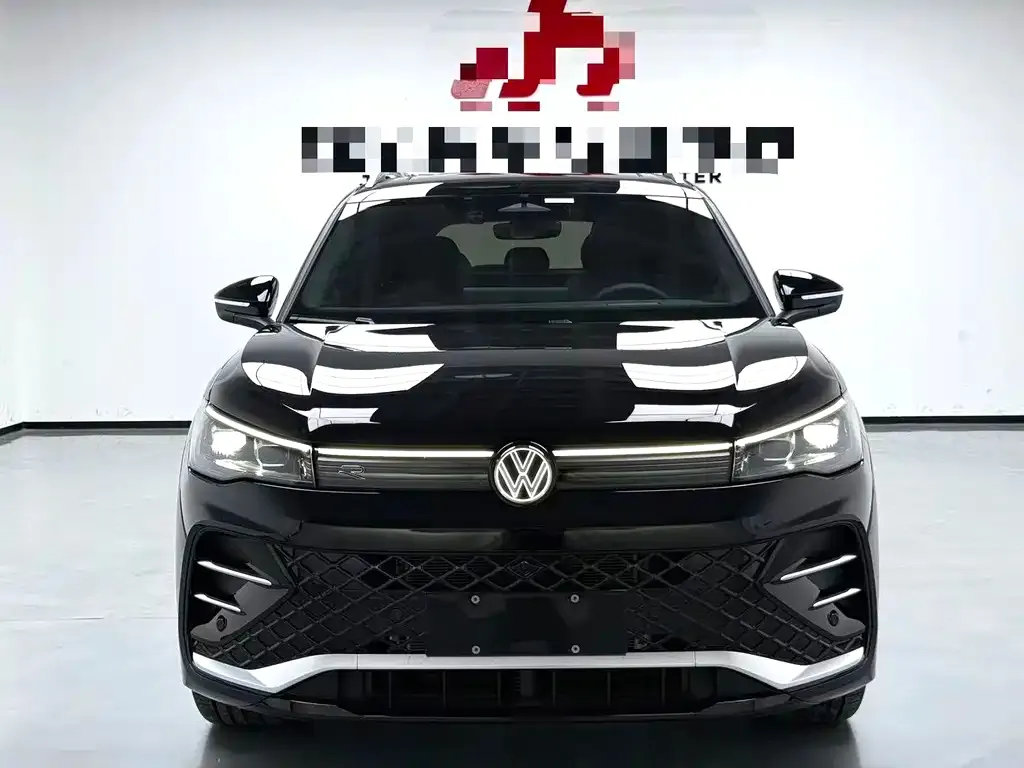 Volkswagen Tiguan L — фото 2