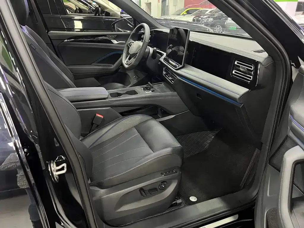 Volkswagen Tiguan L — фото 4